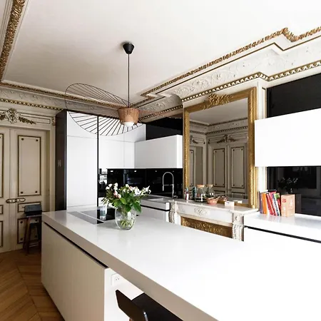 Veeve - Classical Features In The 9th Apartament Paryż