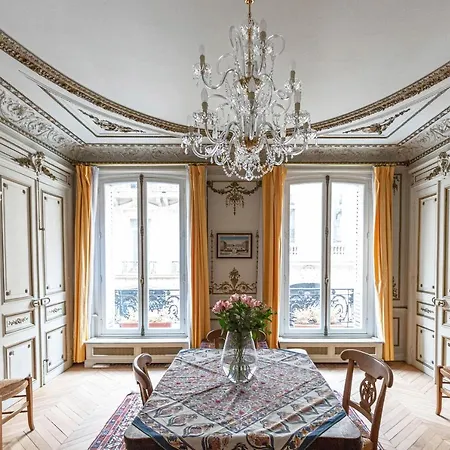 Veeve - Classical Features In The 9th Apartament Paryż