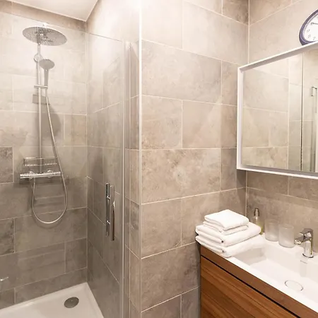 Veeve - Classical Features In The 9th Paris