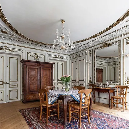 Veeve - Classical Features In The 9th * Paris