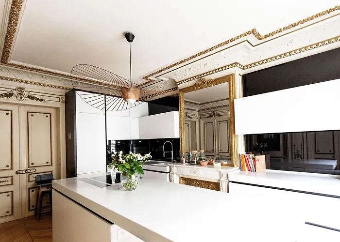 Apartment Veeve - Classical Features In The 9th *