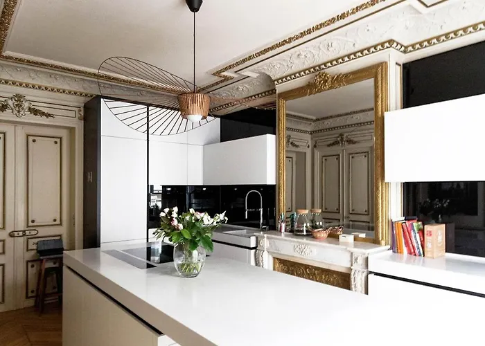 Veeve - Classical Features In The 9th Apartment Paris