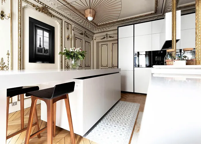 Apartment Veeve - Classical Features In The 9th *