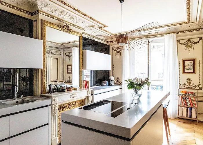 Veeve - Classical Features In The 9th Apartment Paris