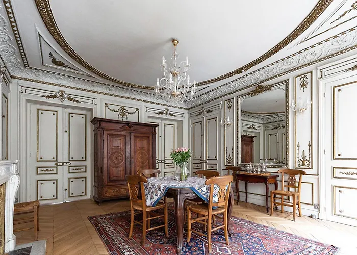 Veeve - Classical Features In The 9th * Paris