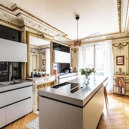 Veeve - Classical Features In The 9th Apartament Paryż