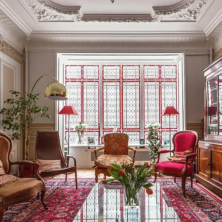 Veeve - Classical Features In The 9th Apartamento Paris