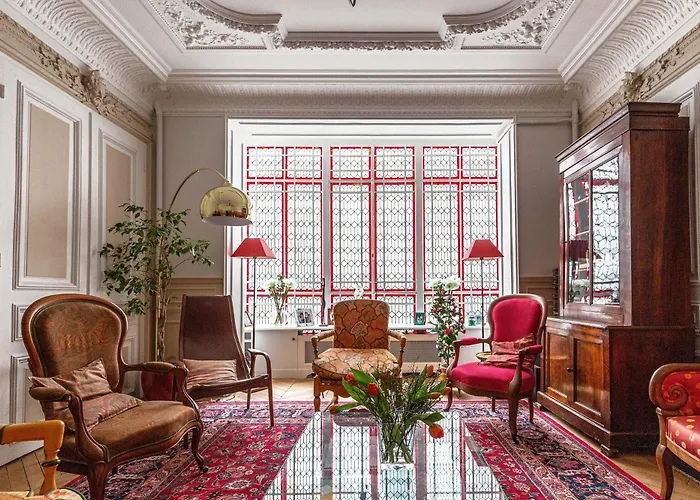 Veeve - Classical Features In The 9th Apartamento Paris
